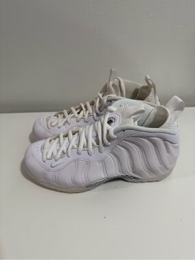 Nike Foamposite one white size 8.5